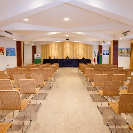 Hotel Terminal - Caroli 3*